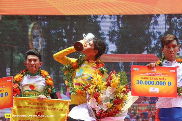 Tay đua đại diện thương hiệu mắt kính Outdo đã giành áo vàng chung cuộc